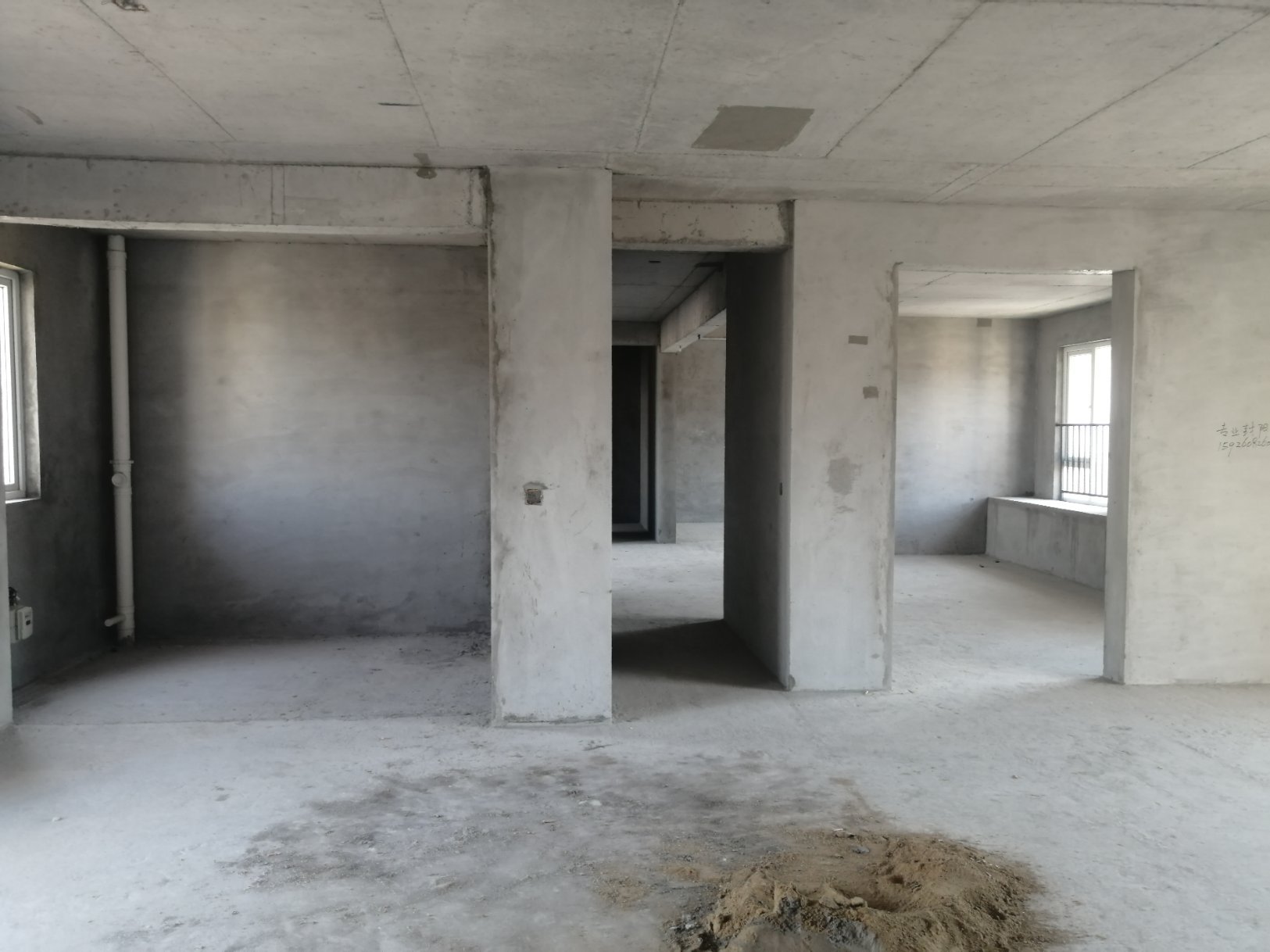 满庭春毛坯大四房三阳台湖景房有钥匙看房方便