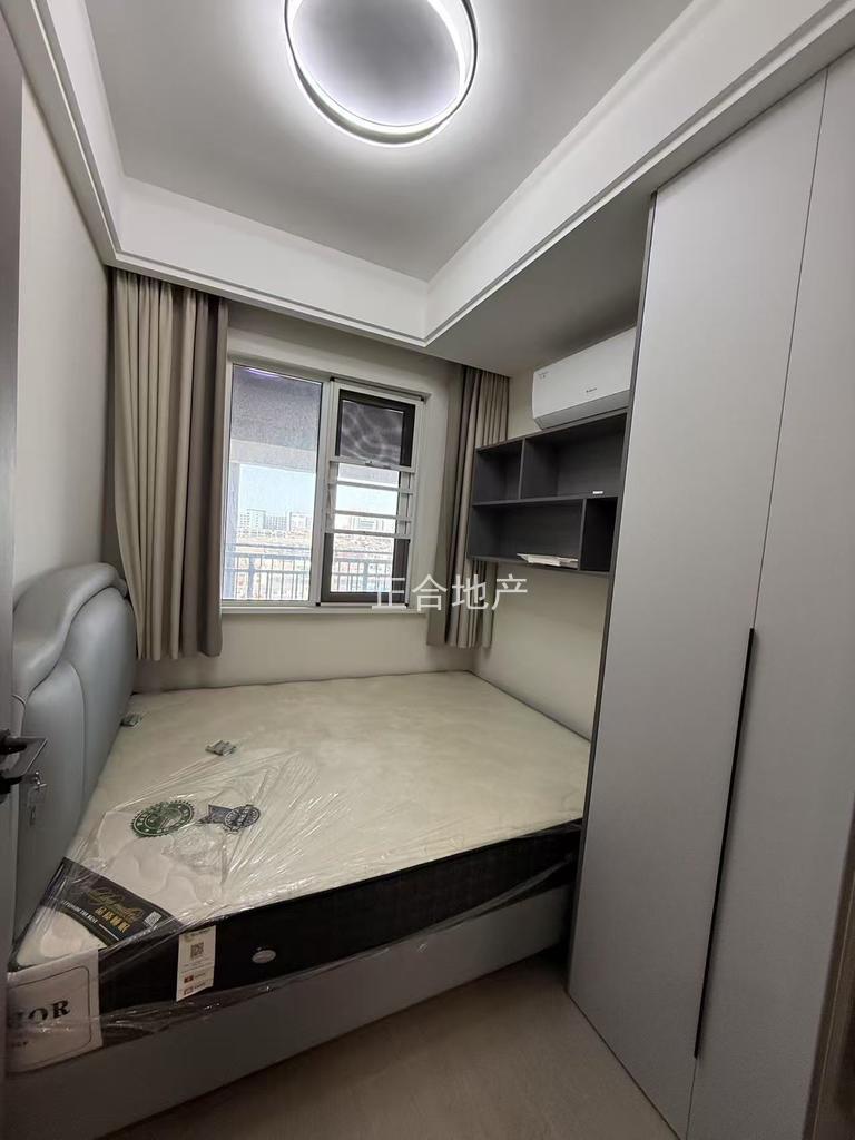 房东诚心出售，城南，森林北苑，精装三房两卫，全新装修，好楼层11楼，品牌家具家电送