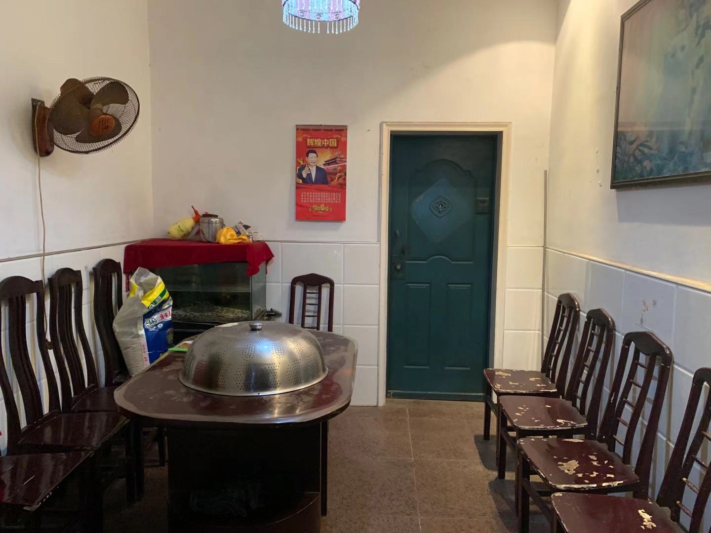 黄荆小区 街旁现浇结构门口可以停车前宽后宽实际面积440平南北朝向拎包入住