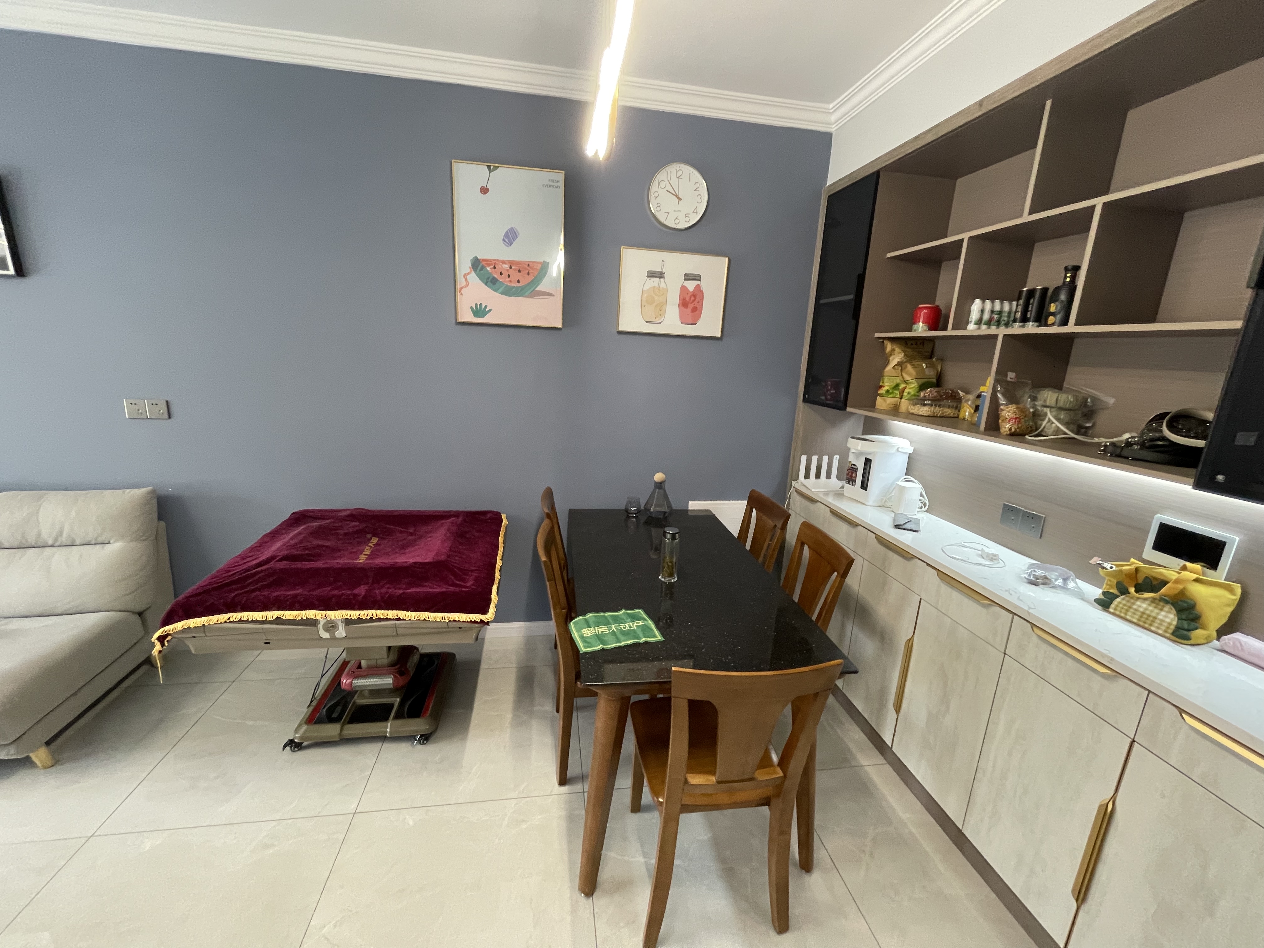 环球广场电梯两房装修很新带家电采光好朝南地理位置方便