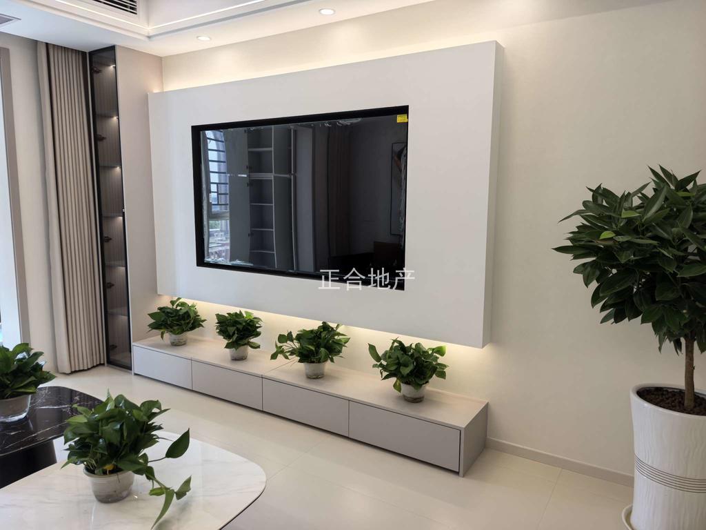 城南，森林国际城，电梯好楼层，证满二年中央空调，家电齐全，诚心出售