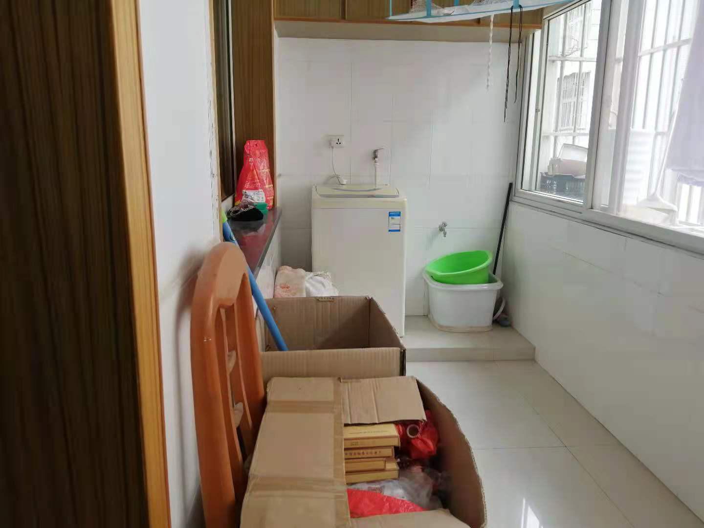 市 ,安静小区,3室2厅2卫1阳台精装,房东换房