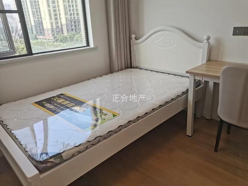 房东诚心出售，城南，荣怀，精装两房，保养成色新，采光好