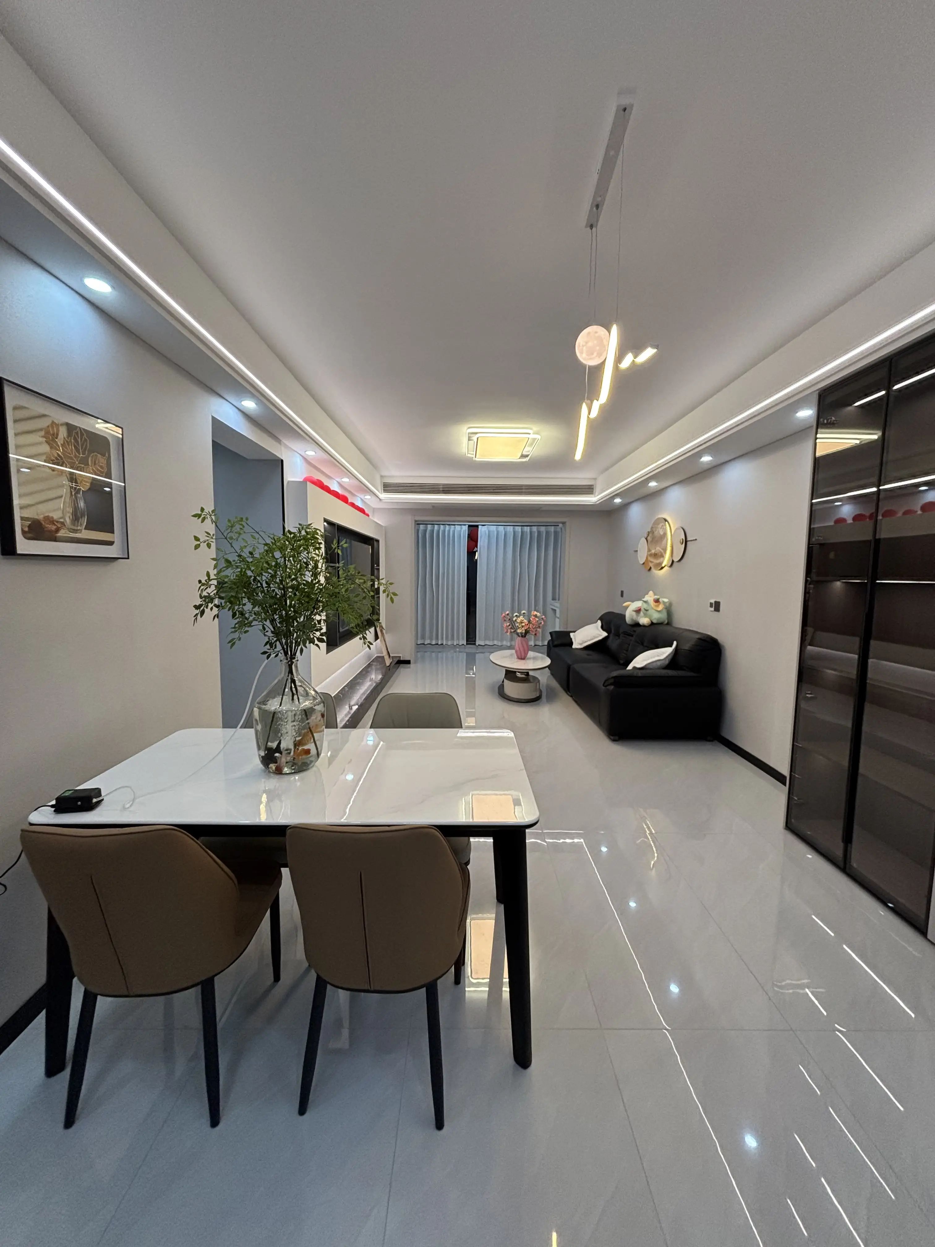 降价了，亏本出售，御湖世家，送车位，全新装修婚房，精装三房，好楼层