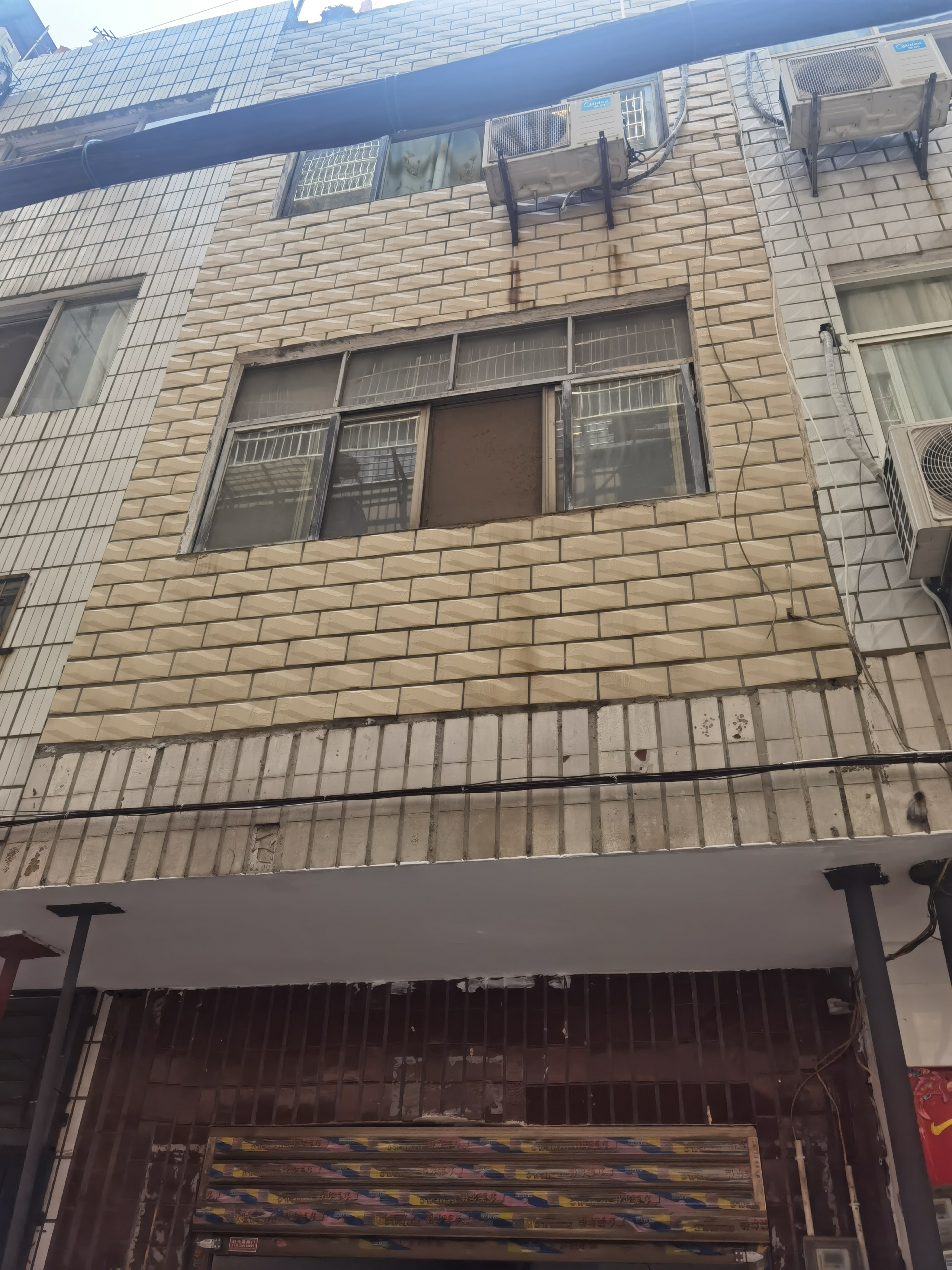 城乡渠私房 一楼可以当门面  自住自营都方便  便宜卖了 看房方便