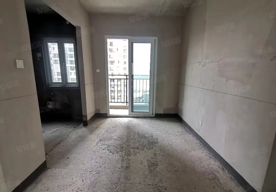 62，城南一梯一户，电梯洋房，直接入户，南北双阳台，房东亏本出