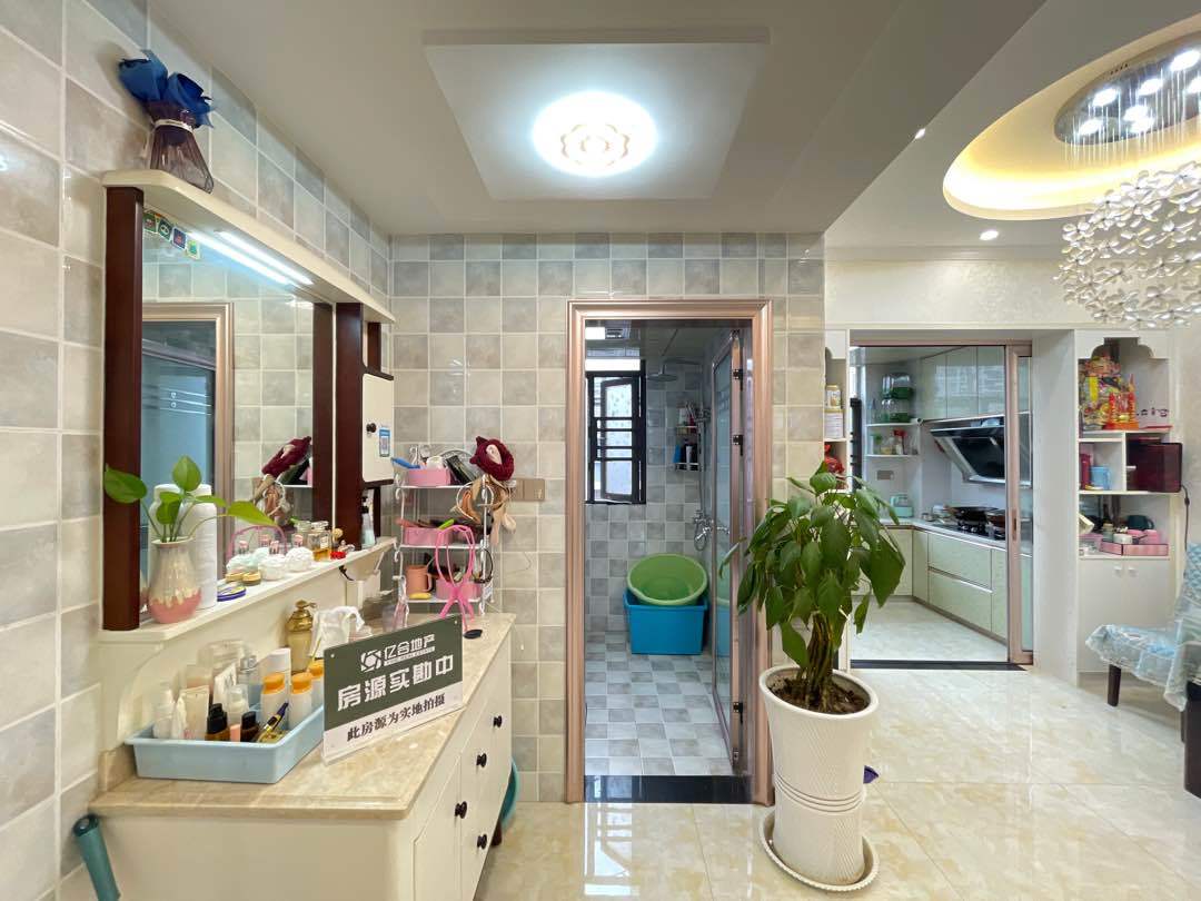 降价了，城南，新街电梯花园洋房，精装三房两卫，一梯两户车，采光好，证满二