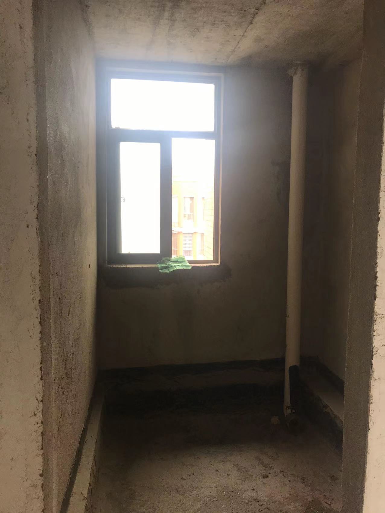 城南金诚花园毛坯大三房南北通透三开间朝南看房方便房东诚意出售可按揭