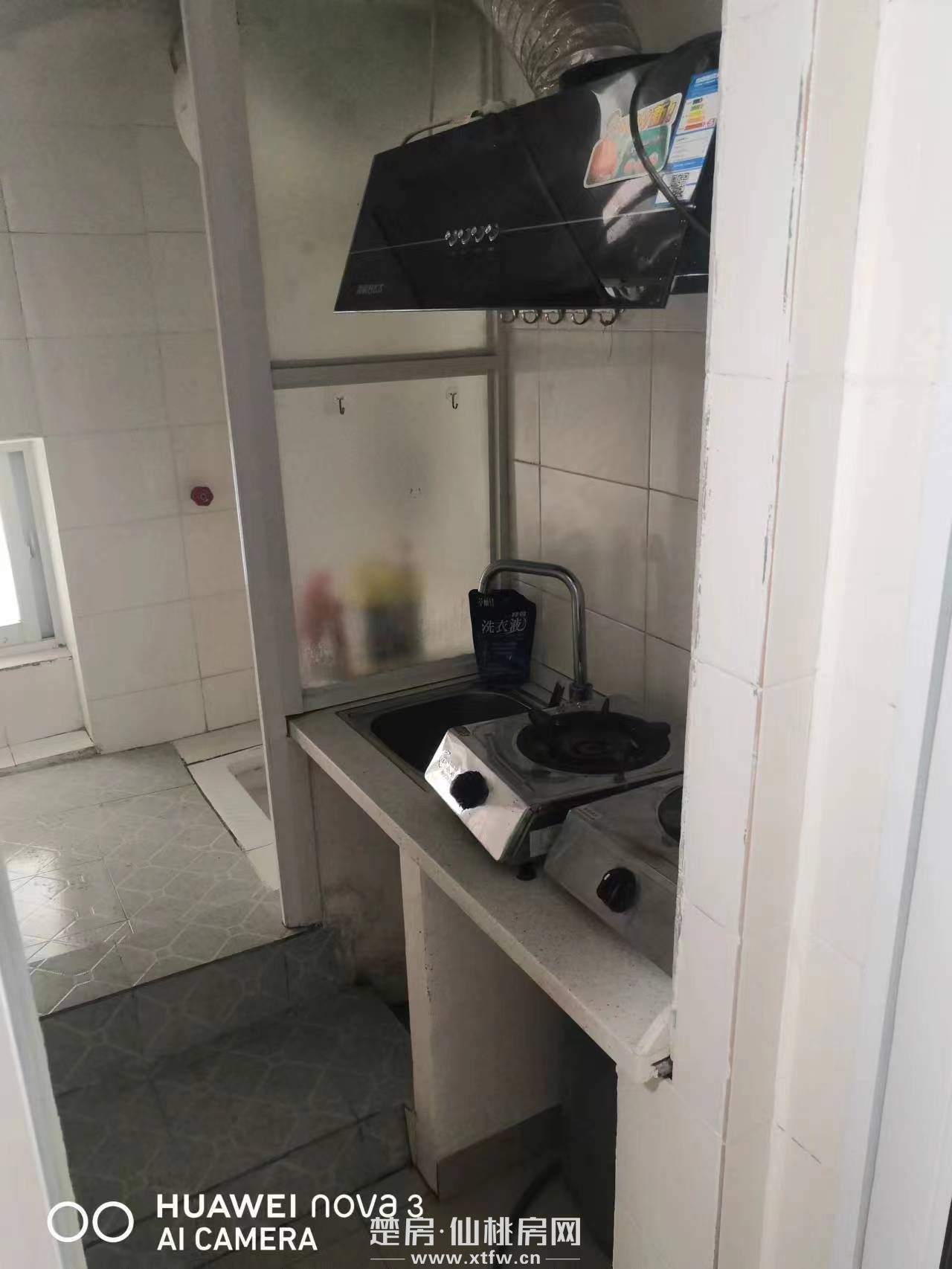 离仙桃中学和富迪三友生活广场50米，汉江学生公寓