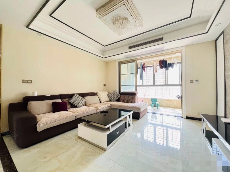 房东急卖，城南，元泰未来城A区，精装三房两卫，中间楼层，南北通透，边户证满二，