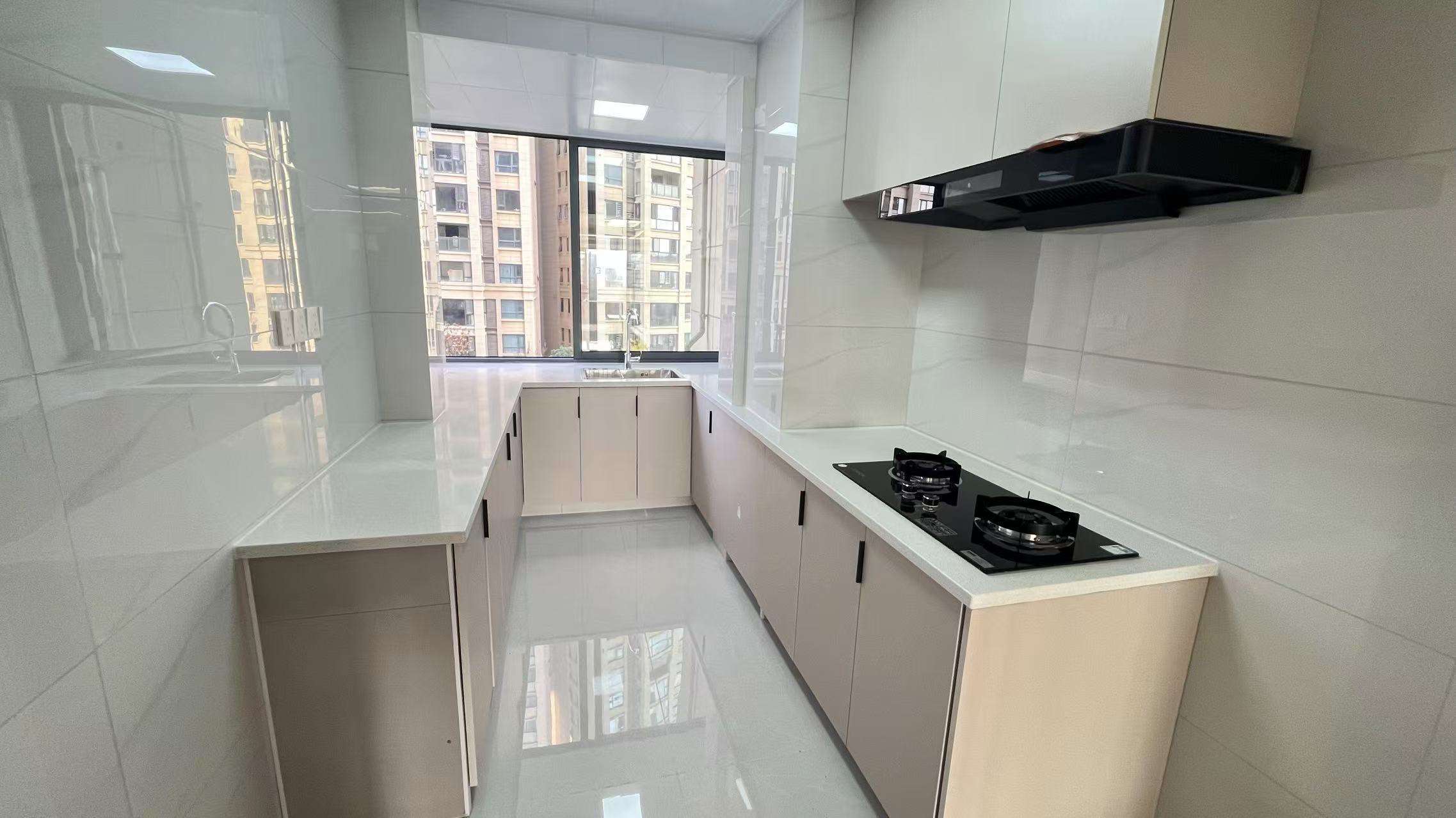 元泰未来城3室2厅2卫全新精装修户型朝方正性价比特别高!