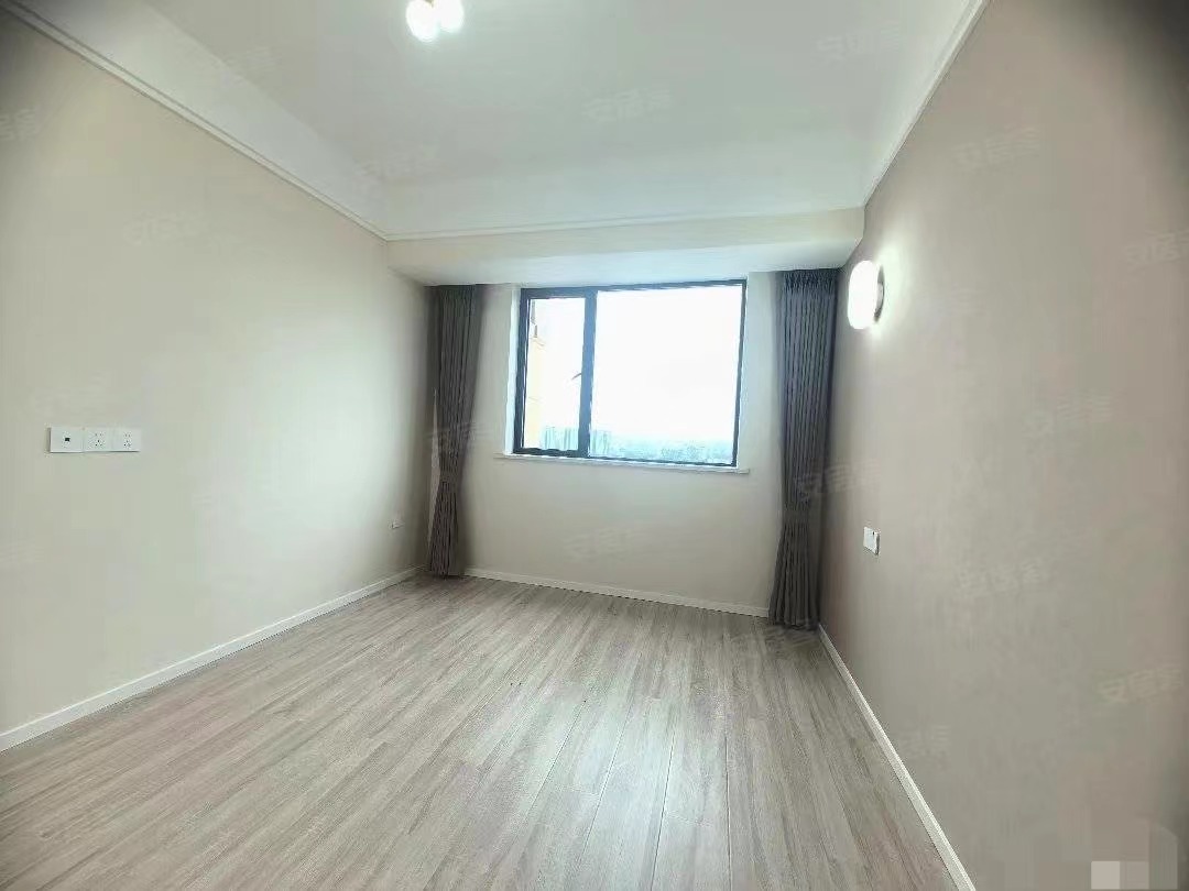 48，降价了，城西锦华shou府，电梯好楼层，业主诚心出售，全新装修，全屋中央空调，包过户费，一天未住