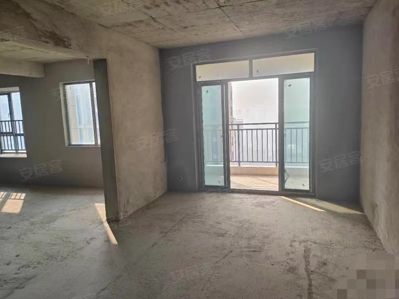 降价了，环球广场，好楼层，单价4千多，满2年，三开间朝南，视野采光好