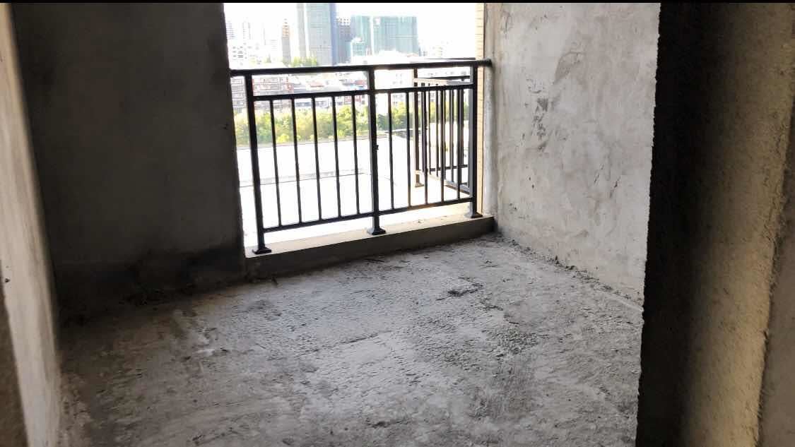 英伦名邸毛坯大3房，南北通透双阳台，电梯好楼层采光非常好