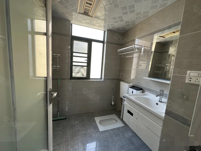 捡漏，新城壹号大平层，单价5500，精装4房，好楼层，全屋中央空调，南北双阳台，保养好