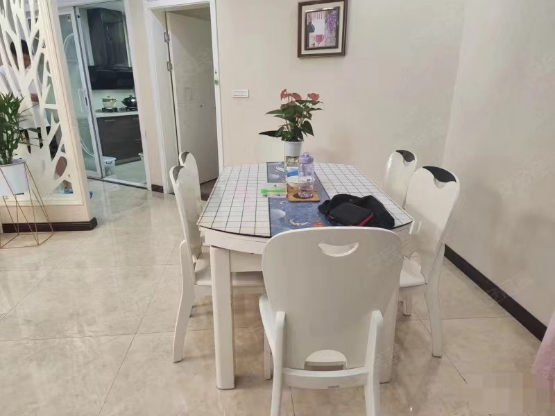 153，急售，沔阳公园旁，城南,，城市丽景，湖景房，精装大三房，9成新，7楼，证满二