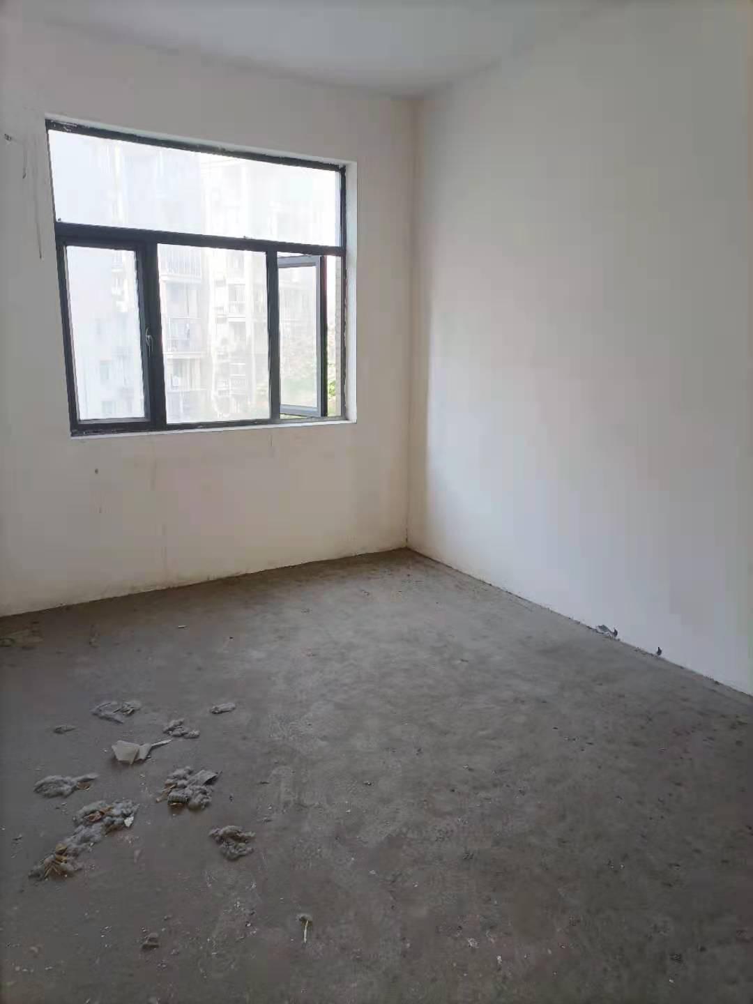 三丰鼎城毛坯大平层，采光非常好。户型大气，满两年，有钥匙