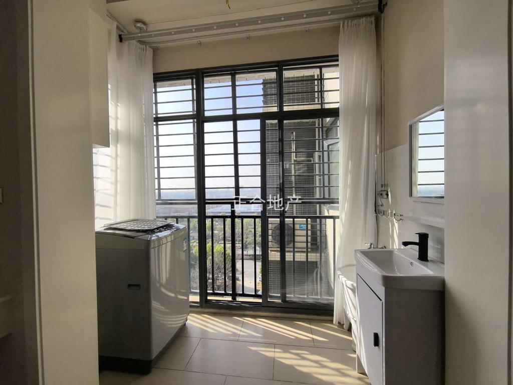 捡漏，城南，一中‬对面！翰墨苑，‮高小‬层，单价‬4800+，电梯好‬楼层12楼，精装‮三大‬房！满五