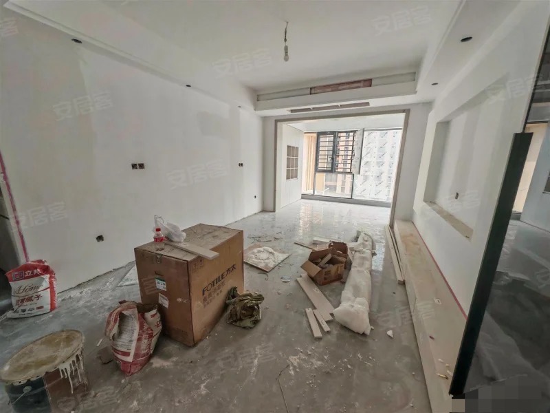 433，城南，朝阳丽景，小高层5楼，精‮半装‬成品，边户，‮房三‬两卫，​捡漏