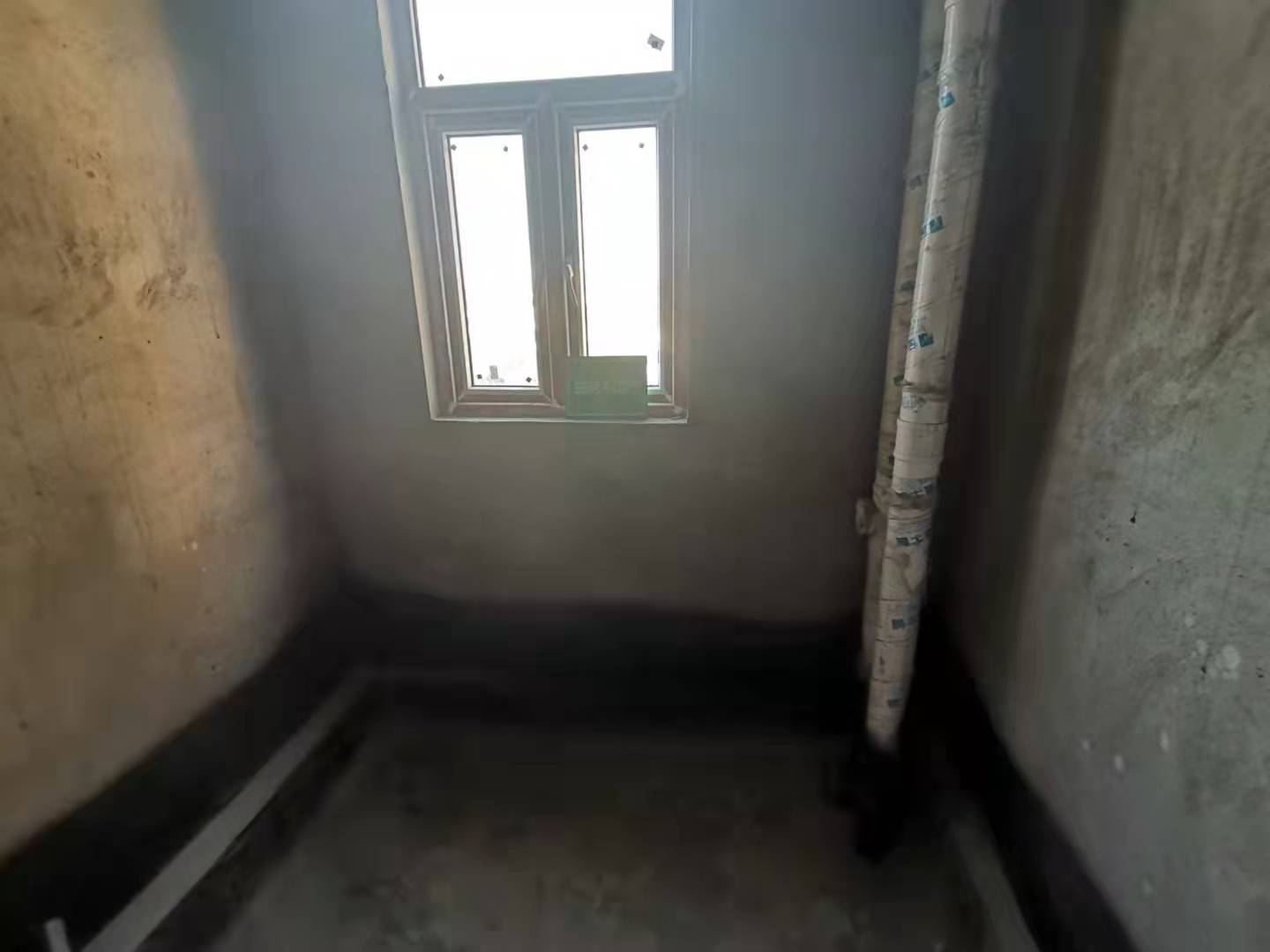 八中旁沔阳学府园毛坯大三房户型方正楼层好诚意出售！