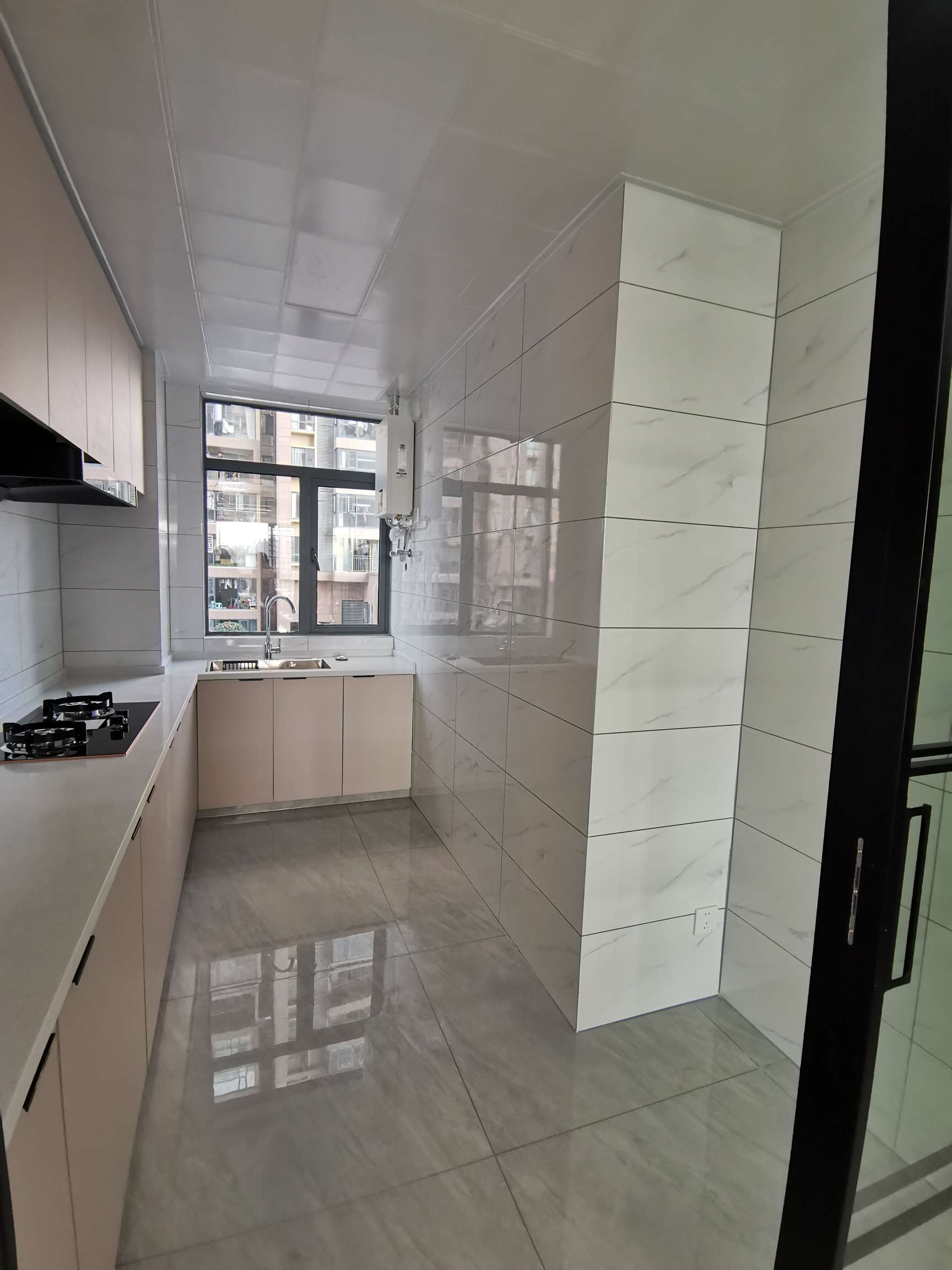 急售，城南品质小区，全新装修，一天未住，满二