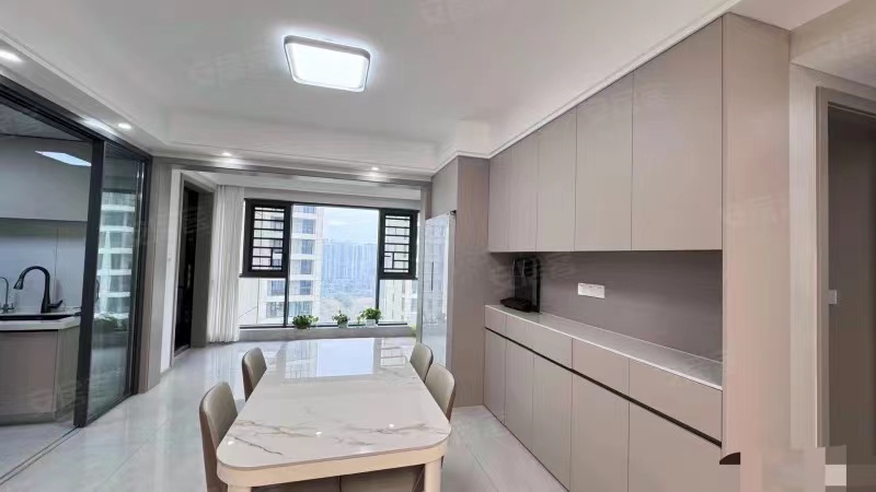 262，蓝天花园，亏本20万精装三房，全新装修可看公园，边户双阳台，9.9成新，一梯一户，好楼层