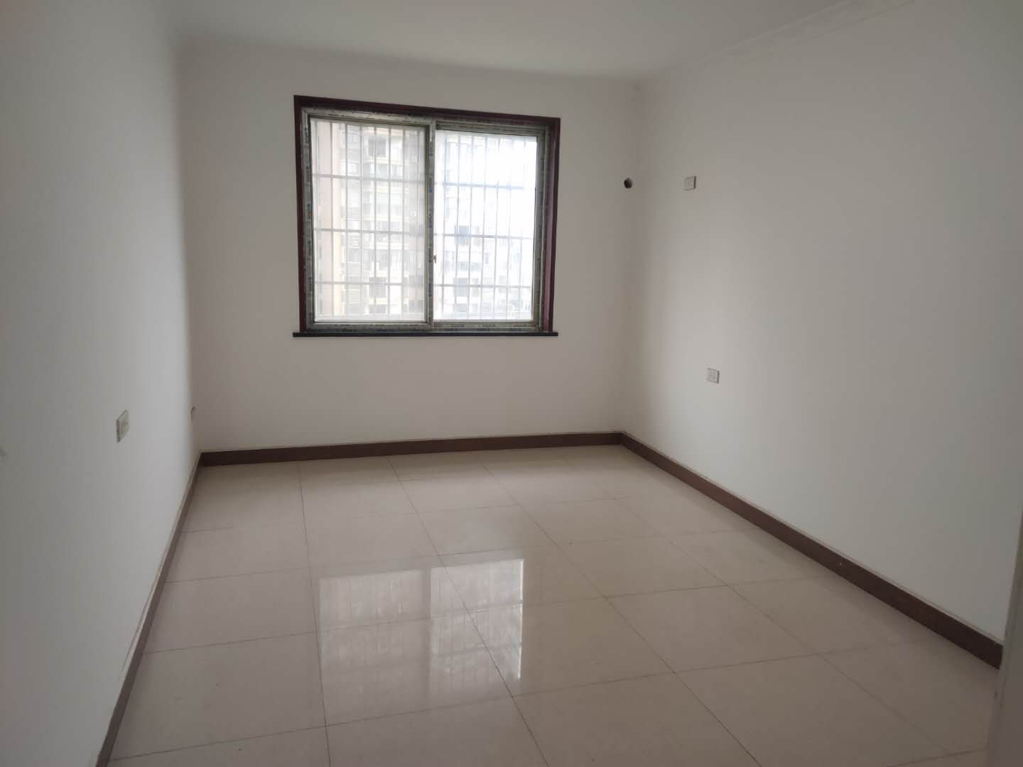 天门桃花源对面步梯中层大四房价格美丽