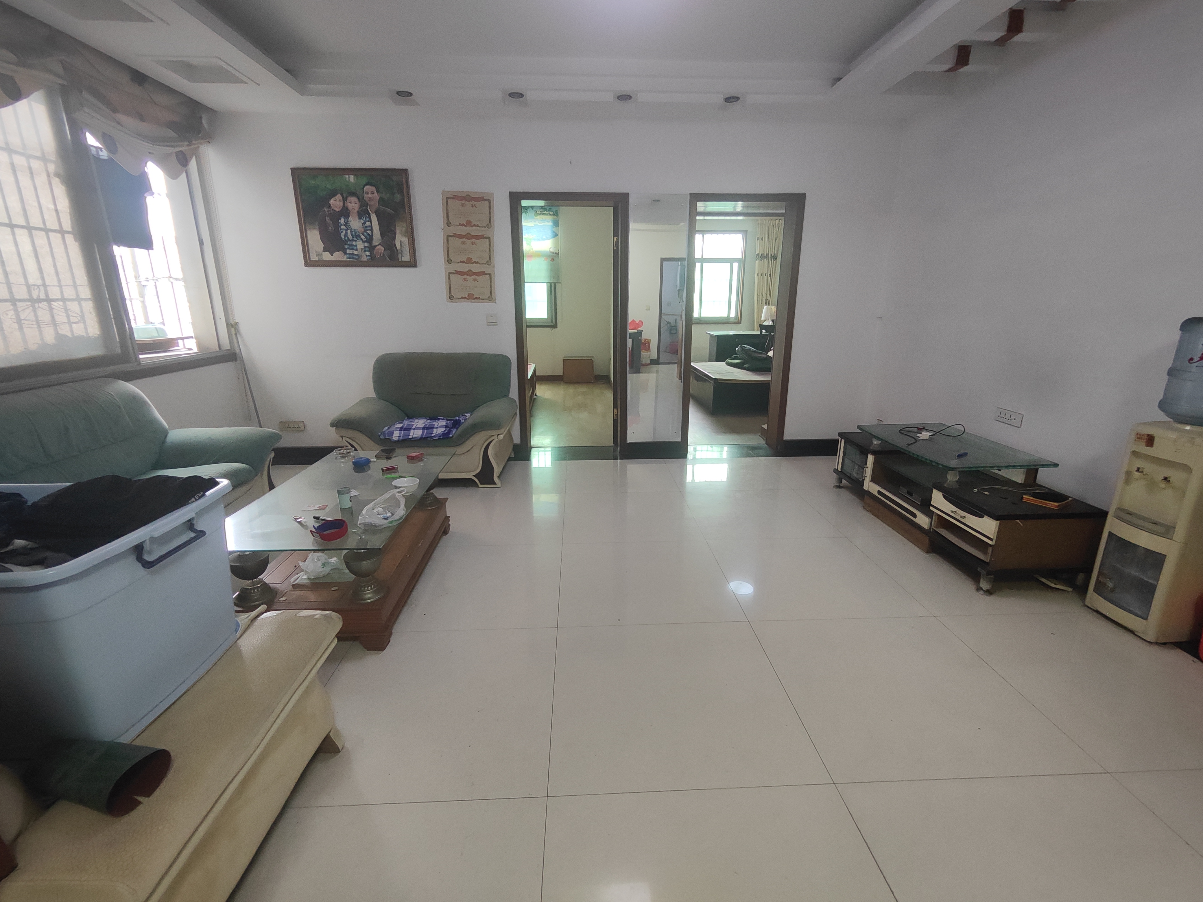 车站对面宏达小区.装修三房.证件满二.看房方便