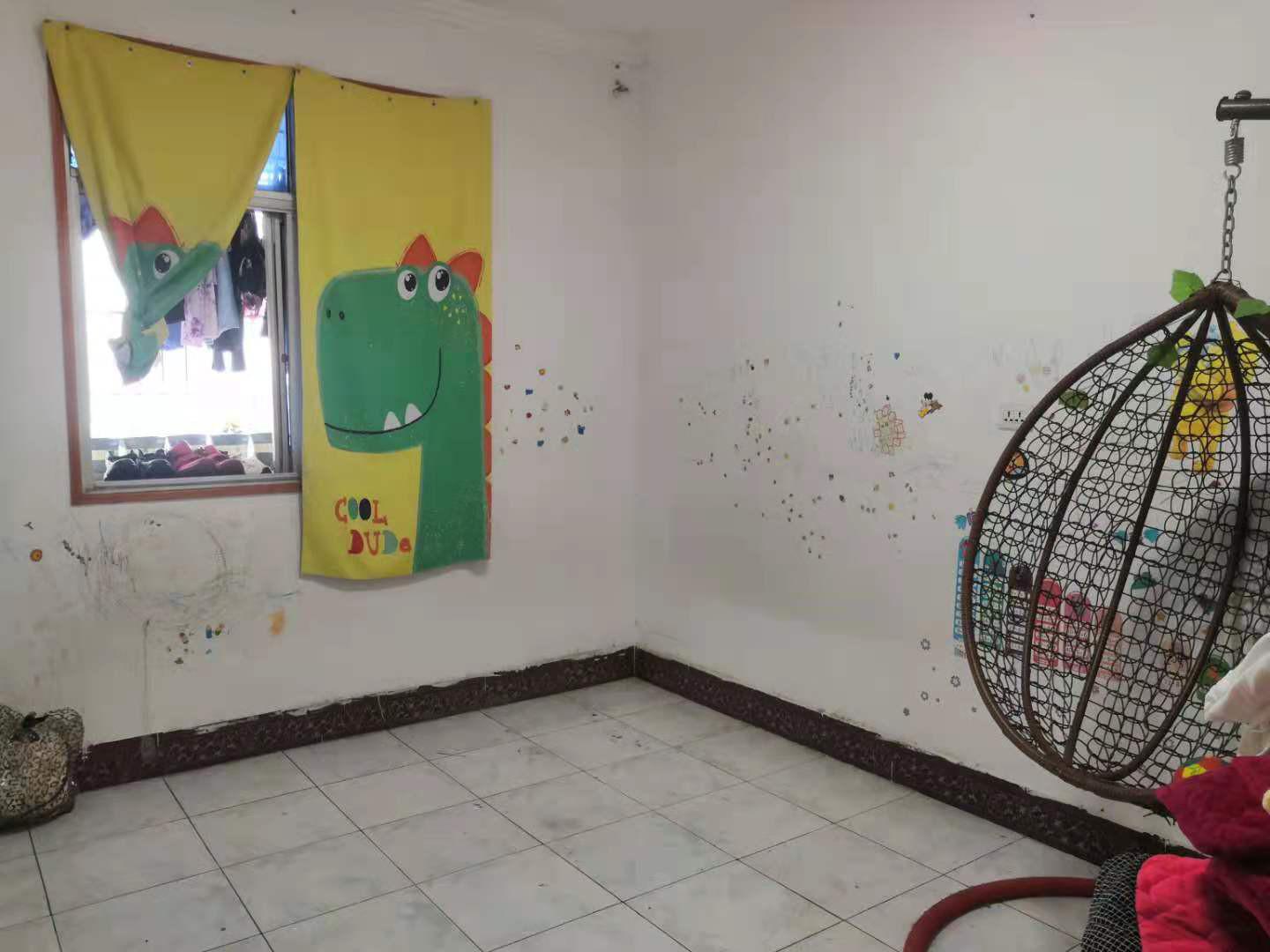 汉江 旁，纸机厂宿舍，125平，3室2厅1卫