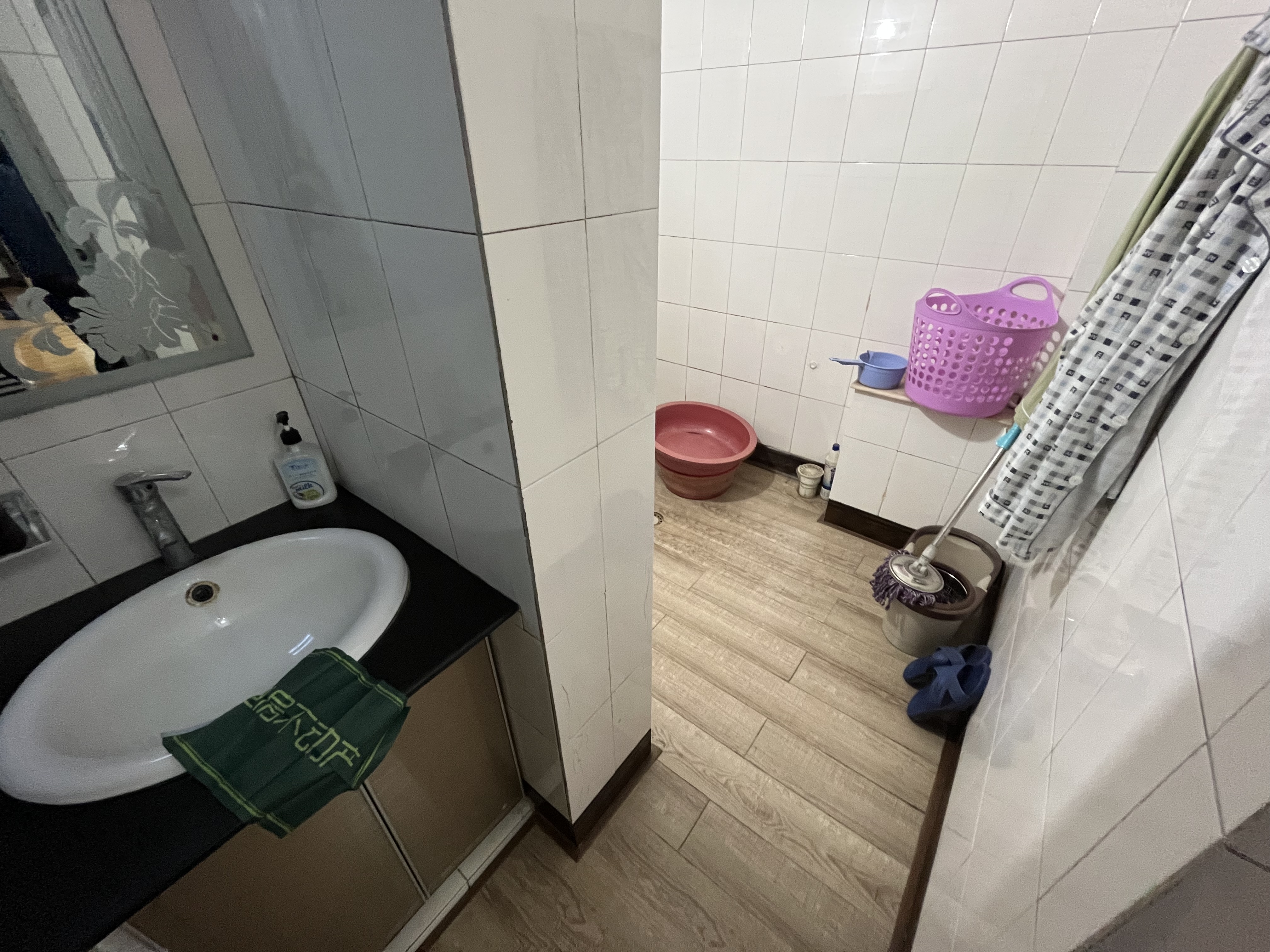 老城区，西桥，华宝小区，大三房，架空一楼，地理位置好，看房方便