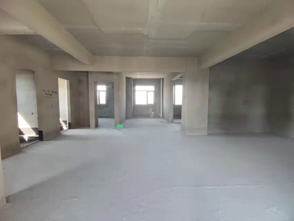 和合国际城超毛坯大四房，户型方正通透，小区的绿化也好，地理位置优越！