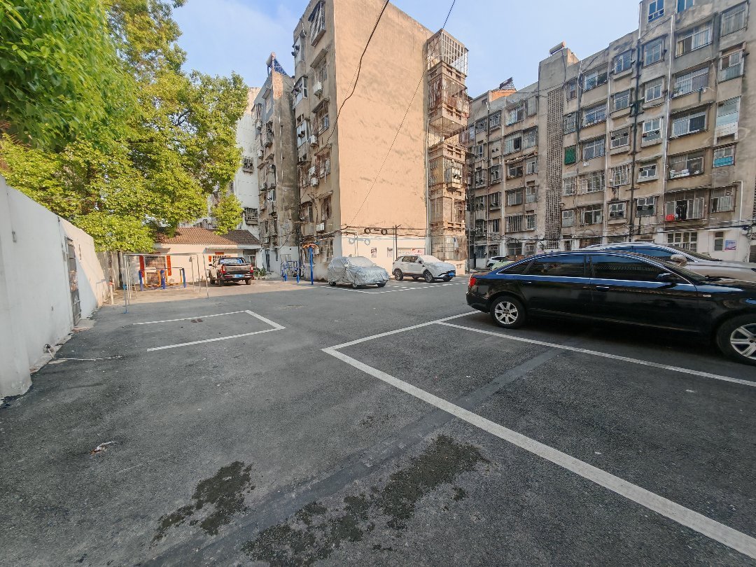 仙商附近，建行宿舍，带前院后院，​有证，有停车位