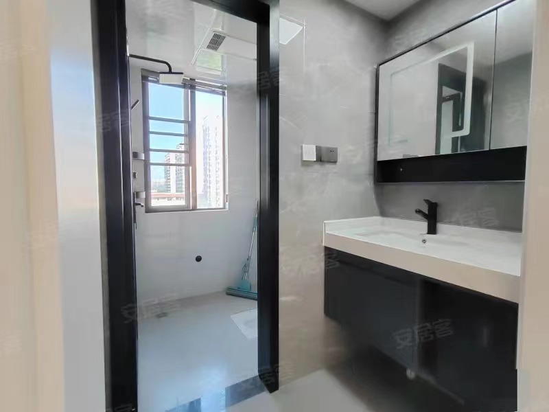 110，急售，荣怀，电梯小高层边户，精装三房，业主一天未住，价格可谈，证满二