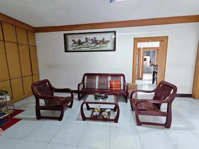 100，四中旁边 ，步梯二楼，33万 有证 可以贷款