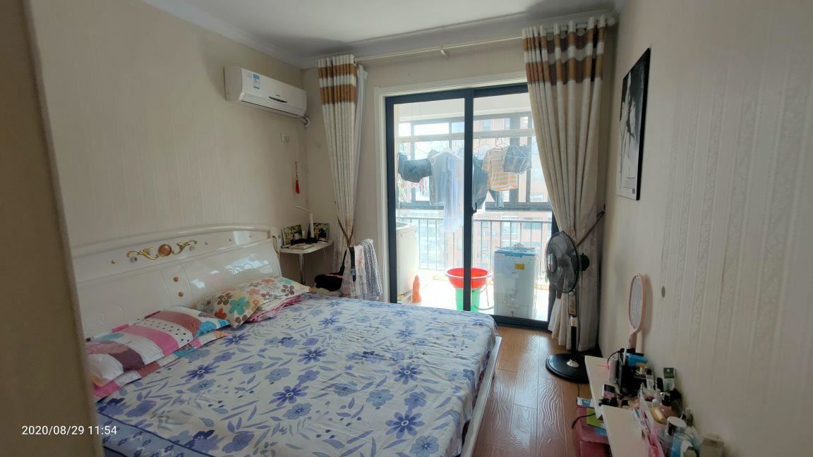 上仙桃 ，金域城邦，精典小三房，全屋保养好，证满两年