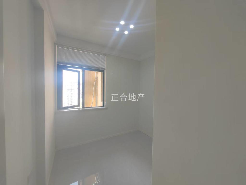 城南，新城壹号，电梯中间好楼层，精装三房二卫，双阳台，实验三小新二中