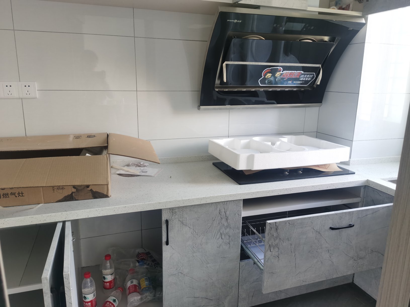 仙桃一中正对面翰林公馆3室2厅2卫，精装修家具家电全配优价出售！