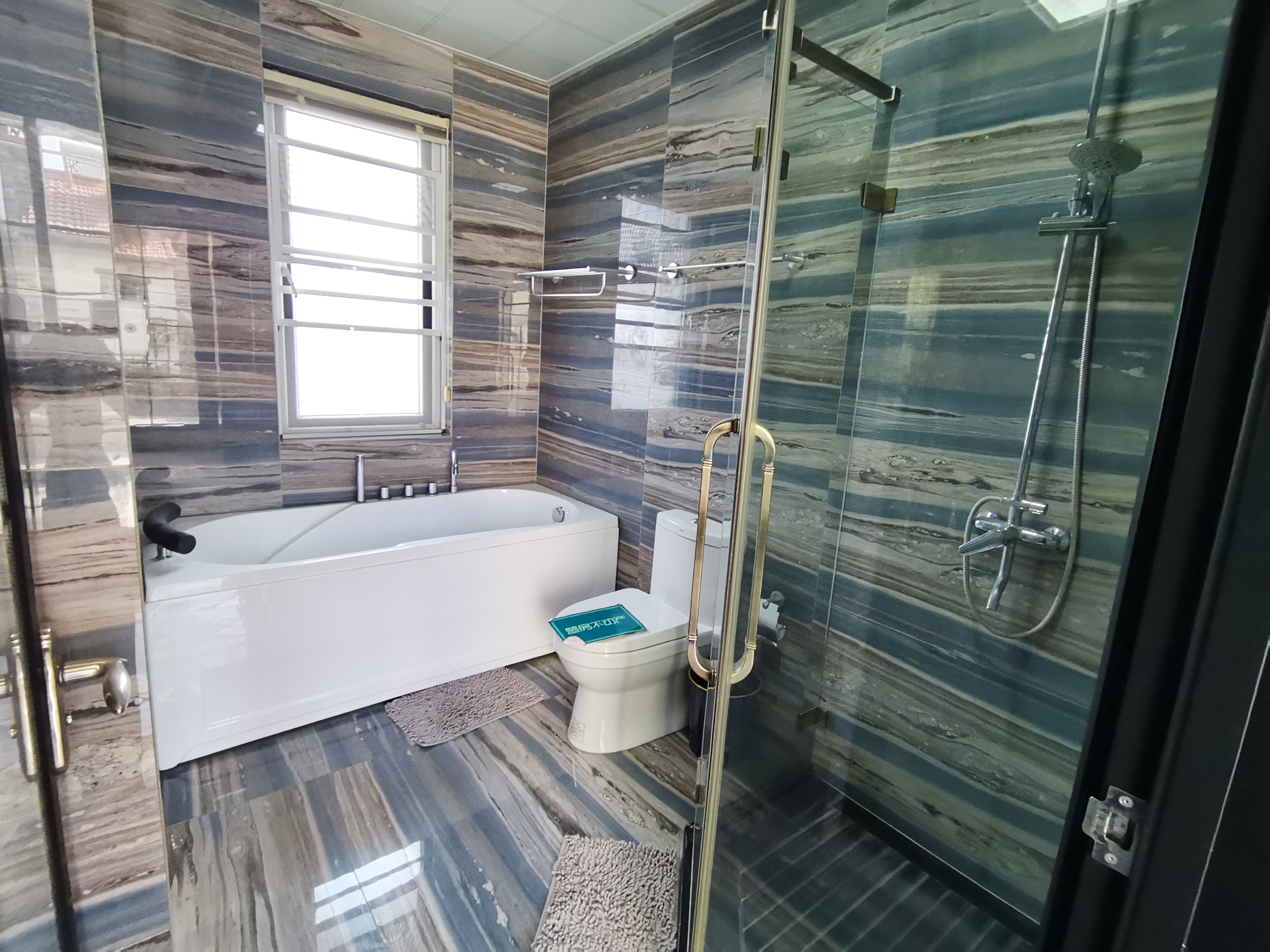 御江湾别墅.全屋品牌装修.光装修都花了90几个.房子带超大院子.看房有密码