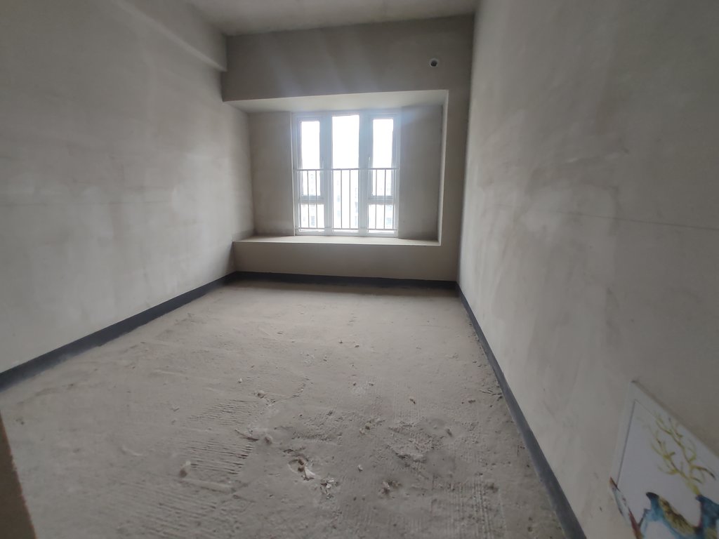 碧桂园.毛坯大四房.四开间朝南.买房送车位.看房方便