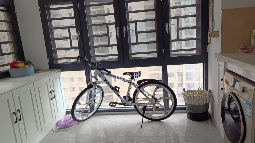 房东诚心出售，仙桃满庭春，精装3房，单价5100，户型方正，好楼层