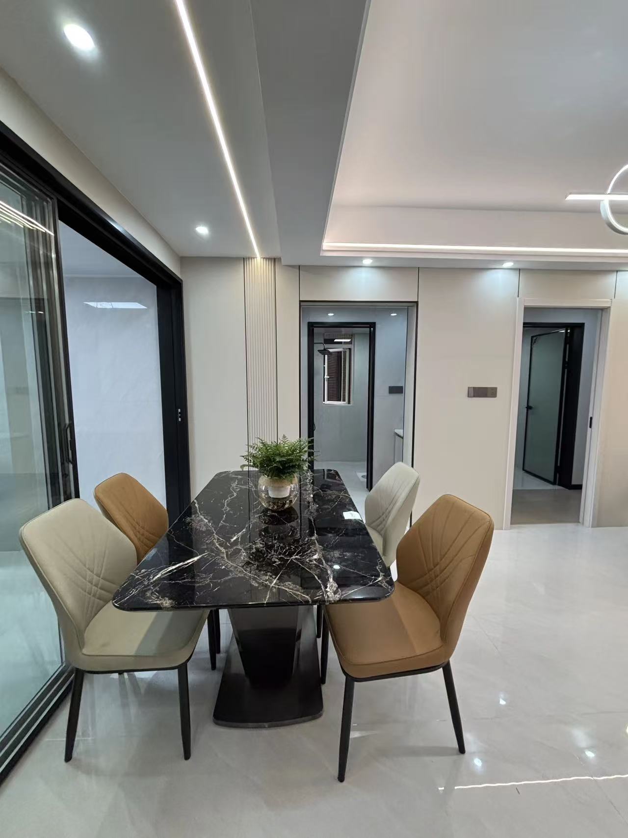 降价了，吾悦广场旁，沔阳天泽园，全新精装三房两卫，边户，证满二，送车位