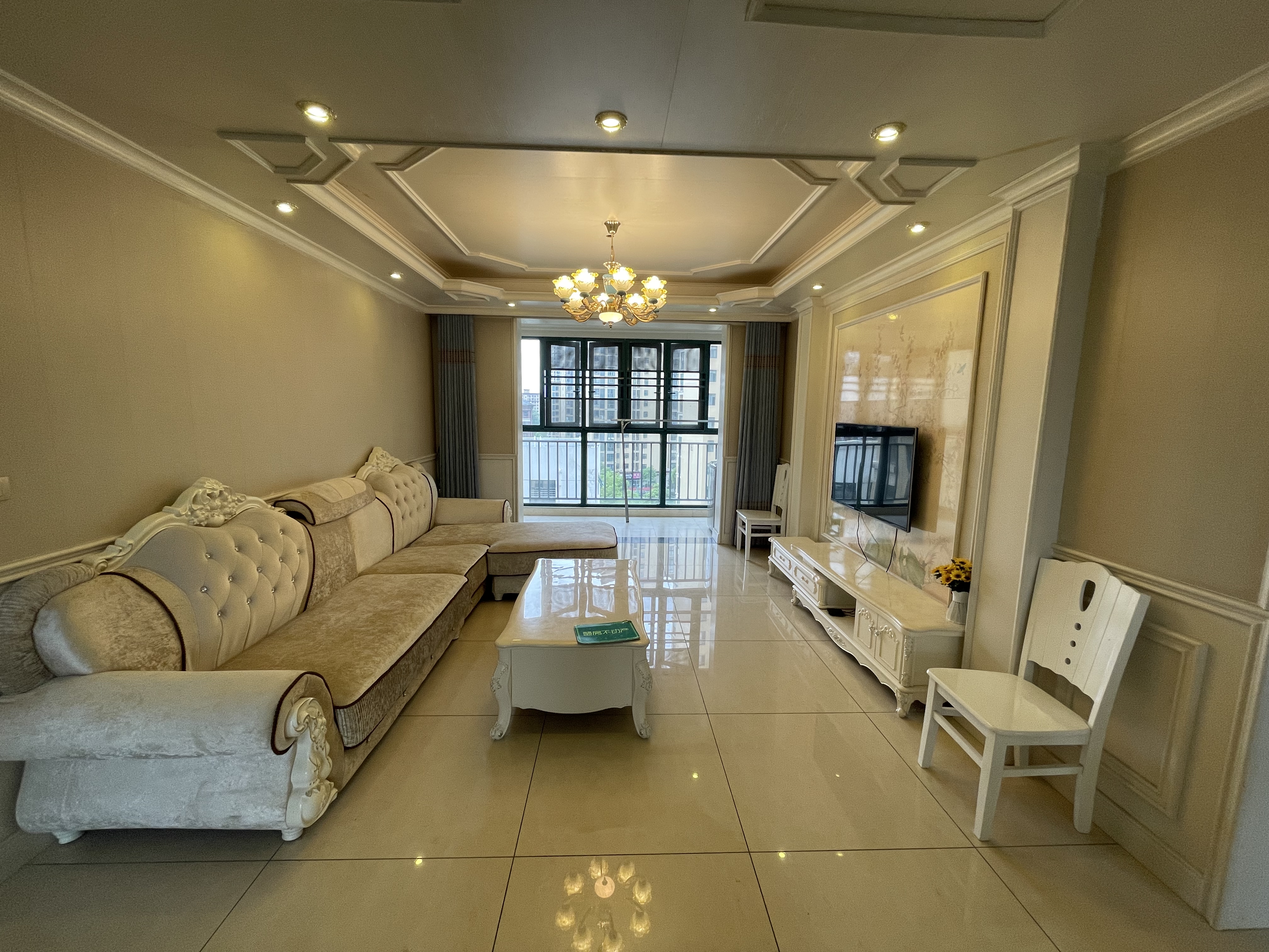 实验叁晓门口，新城一号，精装三房，南北通透， 证件满二，成色新，看房方便