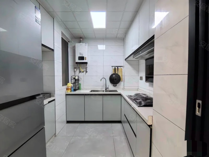 403，捡漏，降‬价了，森林‬国际，精装三房​，成色新，拎包入住