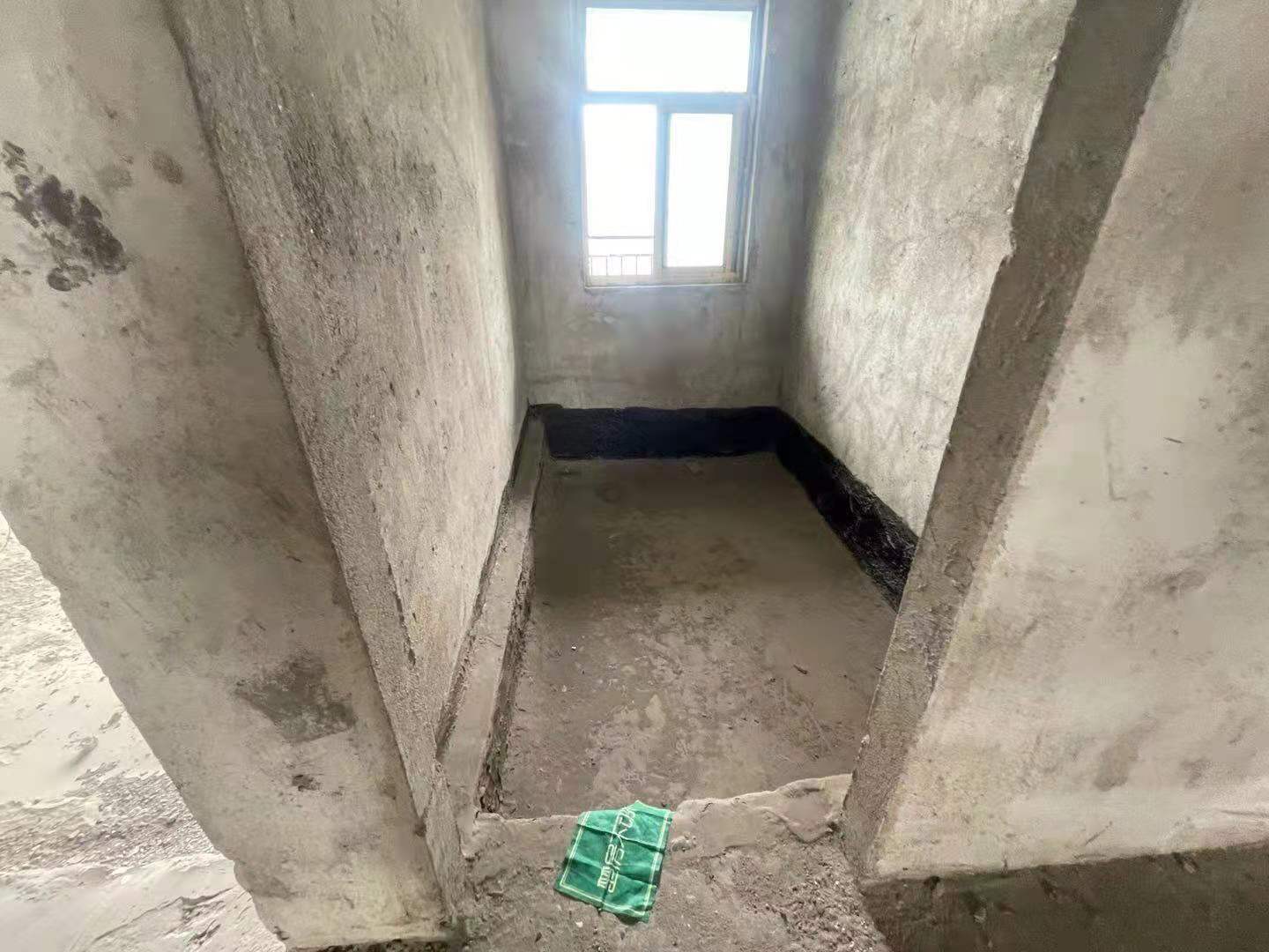 城南江汉星城毛坯大三房，沔阳公园风景一览无遗，诚意出售