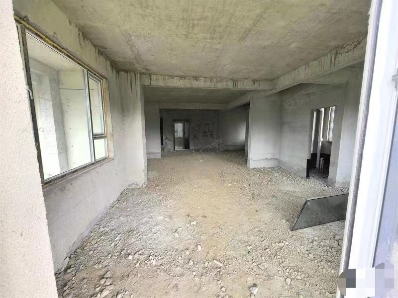 蓝天花园，大平层，一楼送超大花园，，看中可谈