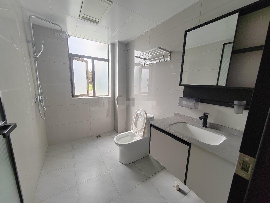 城南沔小旁，颐和公馆，全新精装大四房，送50平花园，带院子，证满二，双阳台