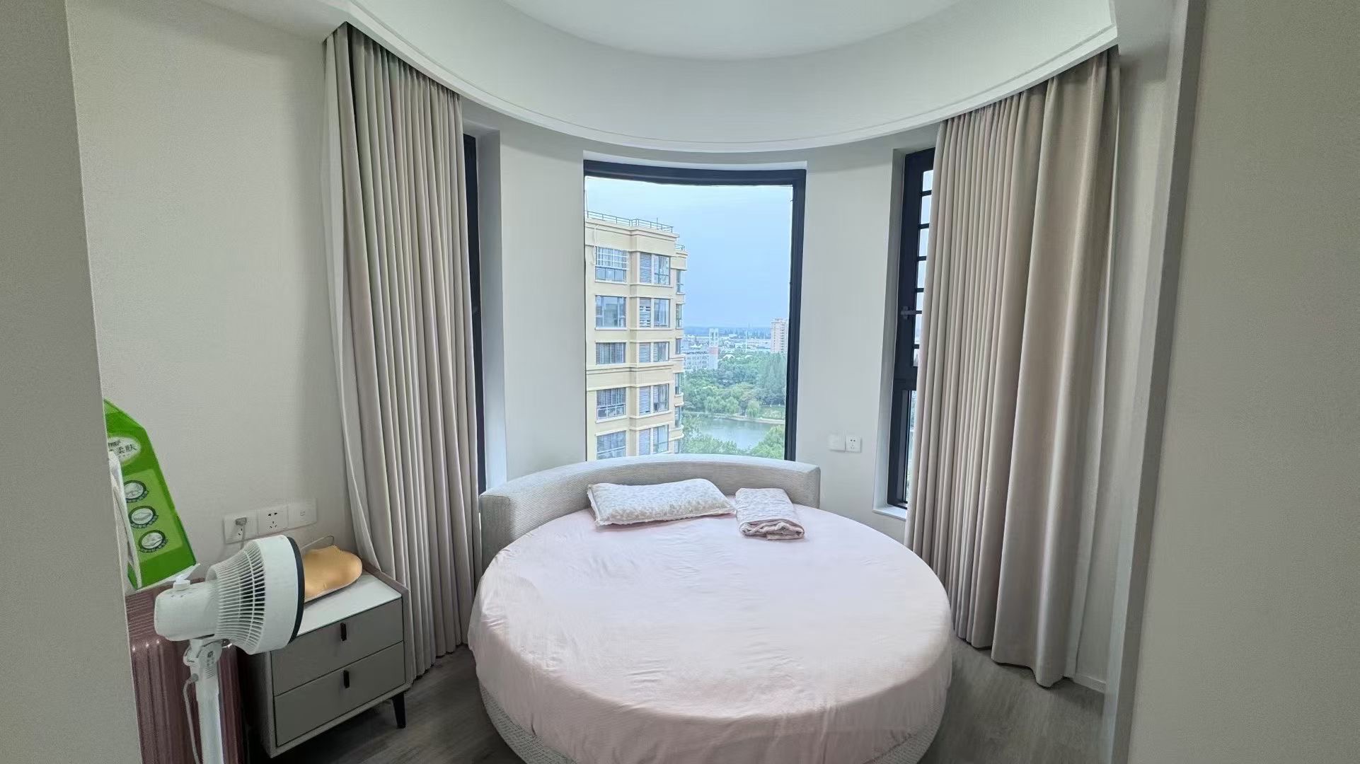 急售，公园世家，单价5000，基本未住，证件满二，看中可谈