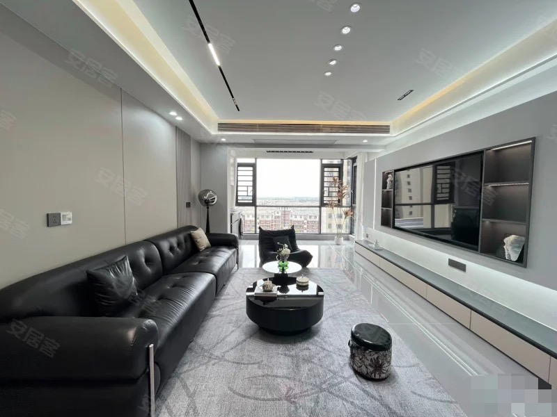 城南，吾悦广场旁，金台花园，电梯10楼，全新精装三房两卫