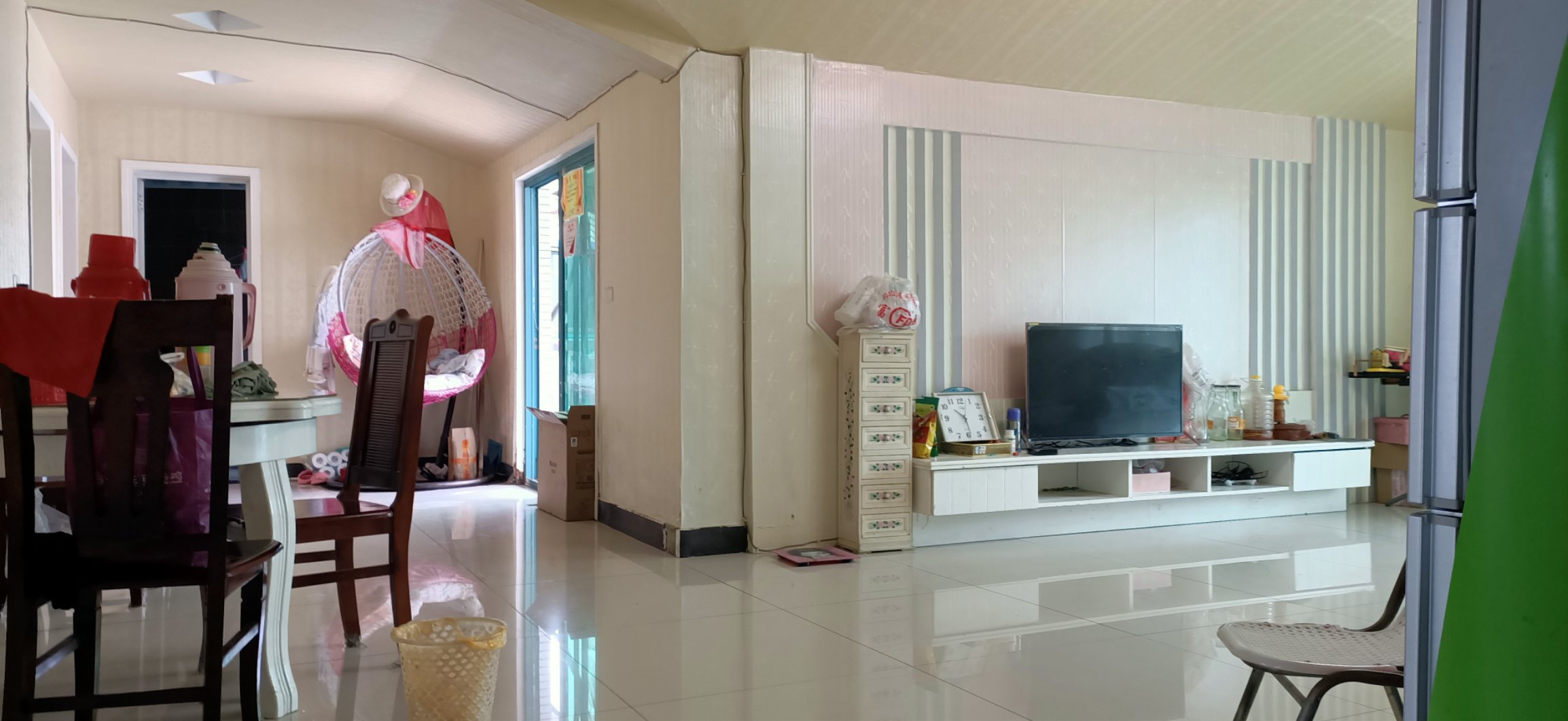 青青家园四期顶楼送超大露台，三室两厅两卫，小区环境好