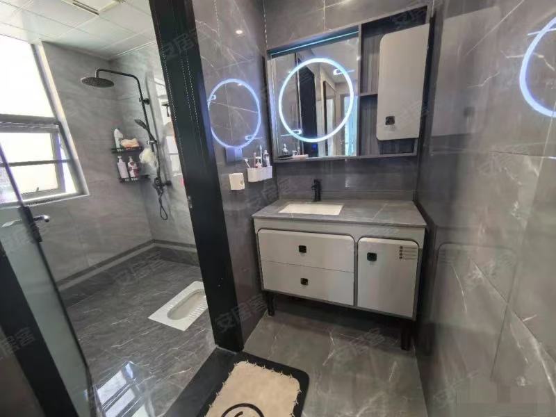 城南，元泰未来城，9.9成新，边户，精装三房两卫，诚心出售